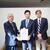 西村康稔経産大臣（中央）