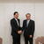 握手を交わす中原新会長（右）と北村前会長