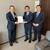 右から杉浦克徳執行役員、隼田社長、森会長
