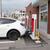 コンビニ駐車場で急速充電するＥＶ