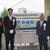駅名標を披露した（左から）伍堂社長、相原社長、相原会長、加藤市長