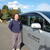 長田さんとコミュニティーカー。これからは灯油ローリーの運転との時間調整が必要になる