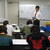 熱心に学び、合格を得た（講師は脇本真治専務）
