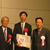 写真左が関正夫会長