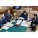 馳知事（㊨２人目）と佐々木議員（㊧１人目）に説明する森会長㊨と中市副理事長（㊨３人目）